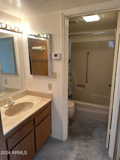 Bath - 3033 E Devonshire Ave #3010, Phoenix, AZ 85016 photo 2 of 3