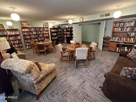 Dining - 3033 E Devonshire Ave #3010, Phoenix, AZ 85016 photo 2 of 2