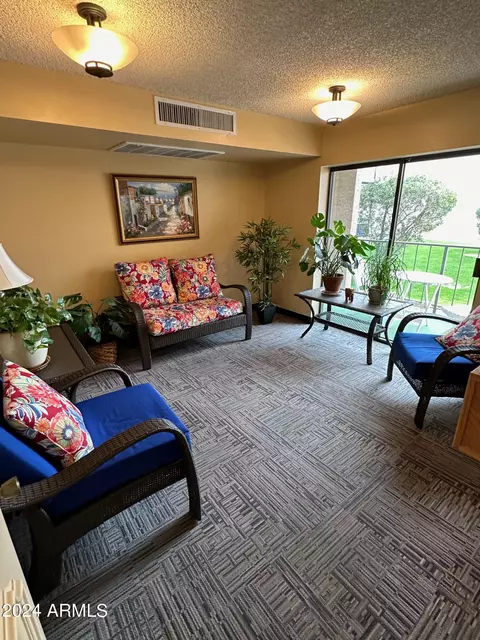 Living - 3033 E Devonshire Ave #3010, Phoenix, AZ 85016 photo 1 of 3