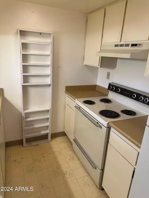 Kitchen - 3033 E Devonshire Ave #3010, Phoenix, AZ 85016 photo 1 of 1