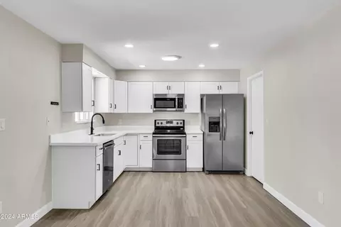 Kitchen - 233 E Oxford Dr, Tempe, AZ 85283 photo 4 of 6