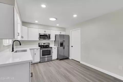 Kitchen - 233 E Oxford Dr, Tempe, AZ 85283 photo 6 of 6