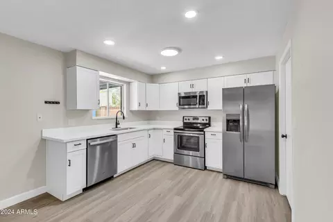 Kitchen - 233 E Oxford Dr, Tempe, AZ 85283 photo 3 of 6