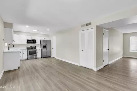 Kitchen - 233 E Oxford Dr, Tempe, AZ 85283 photo 5 of 6