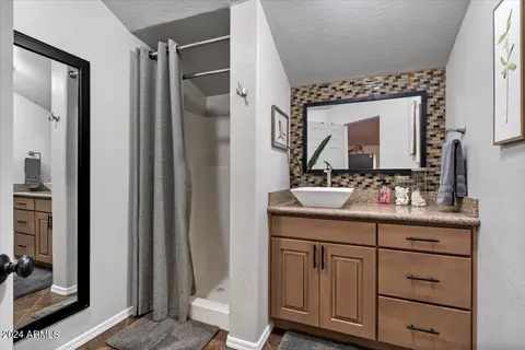 Bath - 2841 Thunderbolt Cir, Overgaard, AZ 85933 photo 6 of 6