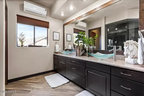 Bath - 2841 Thunderbolt Cir, Overgaard, AZ 85933 photo 2 of 6