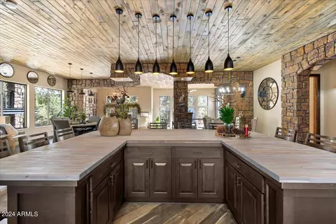 Kitchen - 2841 Thunderbolt Cir, Overgaard, AZ 85933 photo 6 of 10