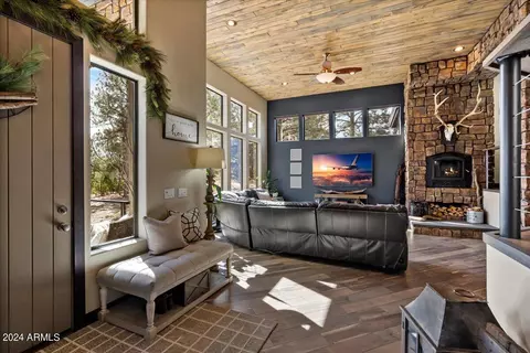 Living - 2841 Thunderbolt Cir, Overgaard, AZ 85933 photo 2 of 7