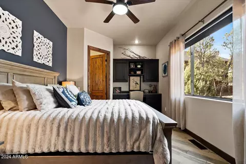 Bedroom - 2841 Thunderbolt Cir, Overgaard, AZ 85933 photo 4 of 11