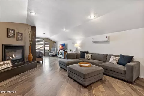 Living - 2841 Thunderbolt Cir, Overgaard, AZ 85933 photo 5 of 7