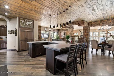 Kitchen - 2841 Thunderbolt Cir, Overgaard, AZ 85933 photo 5 of 10