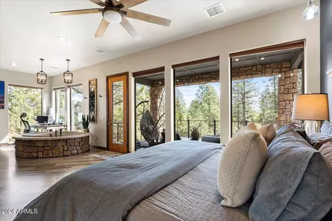 Bedroom - 2841 Thunderbolt Cir, Overgaard, AZ 85933 photo 2 of 11