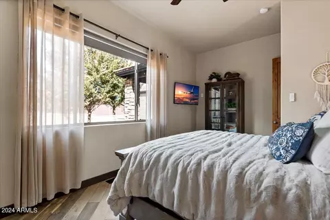 Bedroom - 2841 Thunderbolt Cir, Overgaard, AZ 85933 photo 6 of 11