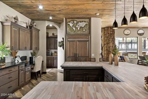 Kitchen - 2841 Thunderbolt Cir, Overgaard, AZ 85933 photo 8 of 10