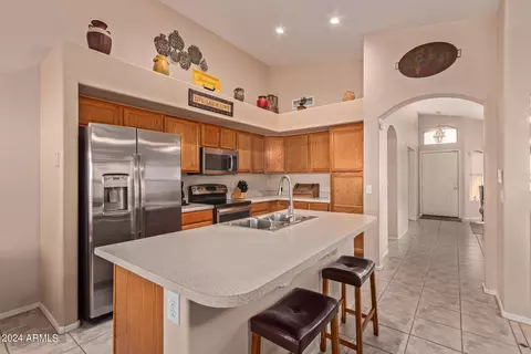 Kitchen - 9420 E Olla Ave, Mesa, AZ 85212 photo 2 of 4