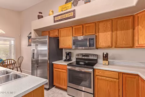 Kitchen - 9420 E Olla Ave, Mesa, AZ 85212 photo 4 of 4