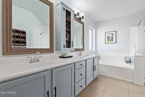 Bath - 3326 E Maplewood St, Gilbert, AZ 85297 photo 2 of 4
