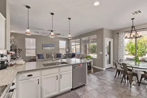 Kitchen - 3326 E Maplewood St, Gilbert, AZ 85297 photo 4 of 4