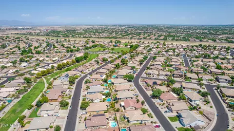View/Area - 3326 E Maplewood St, Gilbert, AZ 85297 photo 8 of 9