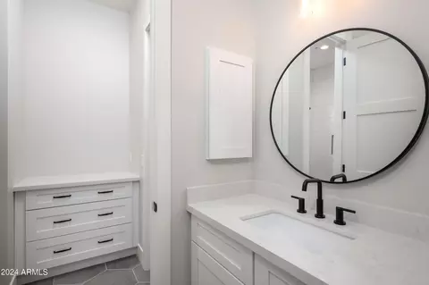 Bath - 4164 E Camelback Rd, Phoenix, AZ 85018 photo 3 of 6