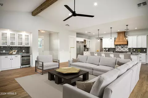 Living - 4164 E Camelback Rd, Phoenix, AZ 85018 photo 1 of 3