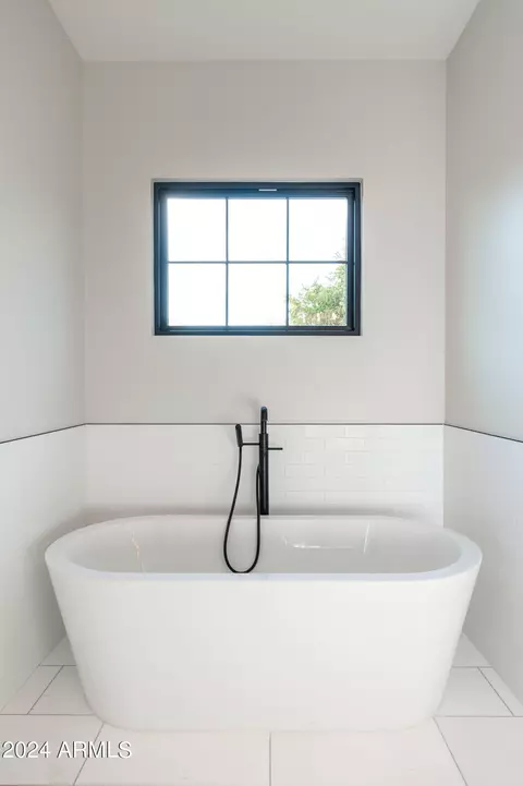 Bath - 4164 E Camelback Rd, Phoenix, AZ 85018 photo 1 of 6