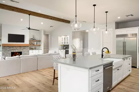 Kitchen - 4164 E Camelback Rd, Phoenix, AZ 85018 photo 3 of 3