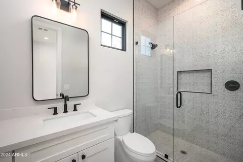 Bath - 4164 E Camelback Rd, Phoenix, AZ 85018 photo 5 of 6