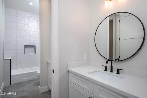 Bath - 4164 E Camelback Rd, Phoenix, AZ 85018 photo 4 of 6