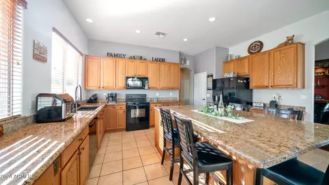 Kitchen - 10256 E Posada Ave, Mesa, AZ 85212 photo 3 of 7