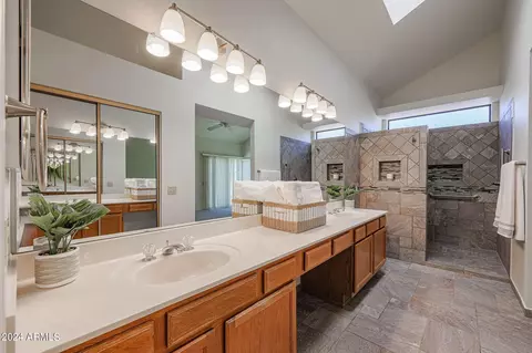 8666 W Mauna Loa Ln, Peoria, AZ 85381