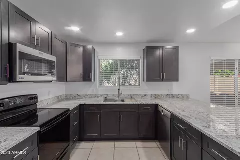 Kitchen - 1914 E Kings Ave, Phoenix, AZ 85022 photo 3 of 3