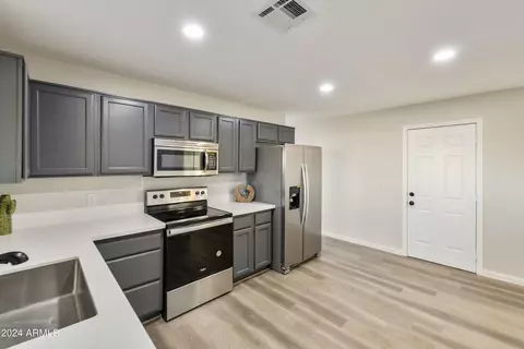 Kitchen - 65 W 16th Ave, Apache Junction, AZ 85120 photo 2 of 5