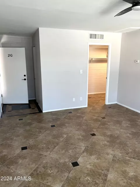 2603 W Rose Ln #B210, Phoenix, AZ 85017