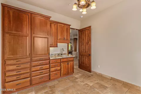 Kitchen - 2920 E Cloud Rd, Cave Creek, AZ 85331 photo 4 of 5