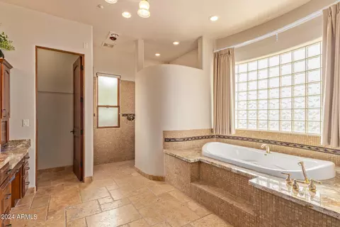 Bath - 2920 E Cloud Rd, Cave Creek, AZ 85331 photo 5 of 7