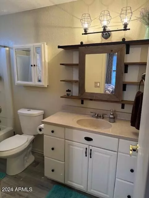 Bath - 736 E Kachina Ave, Apache Junction, AZ 85119 photo 1 of 5