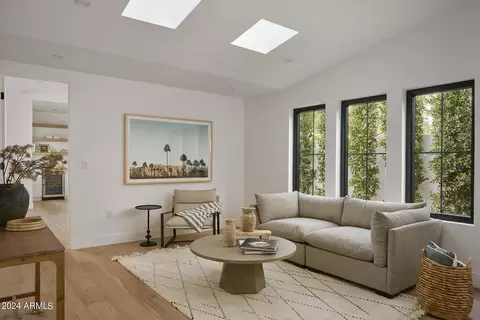 Living - 4817 N 35th Way, Phoenix, AZ 85018 photo 2 of 2
