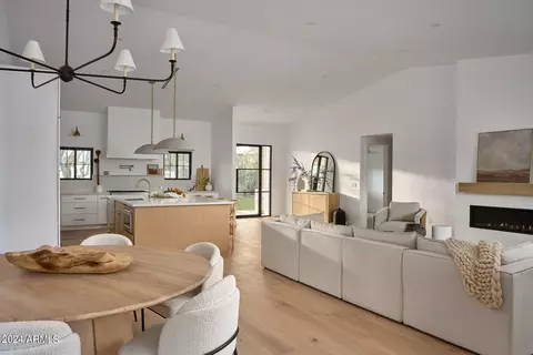 Dining - 4817 N 35th Way, Phoenix, AZ 85018 photo 3 of 3