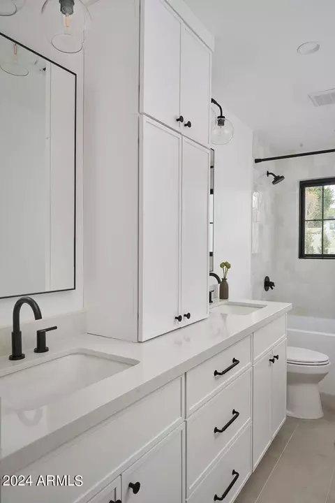 Bath - 4817 N 35th Way, Phoenix, AZ 85018 photo 6 of 7