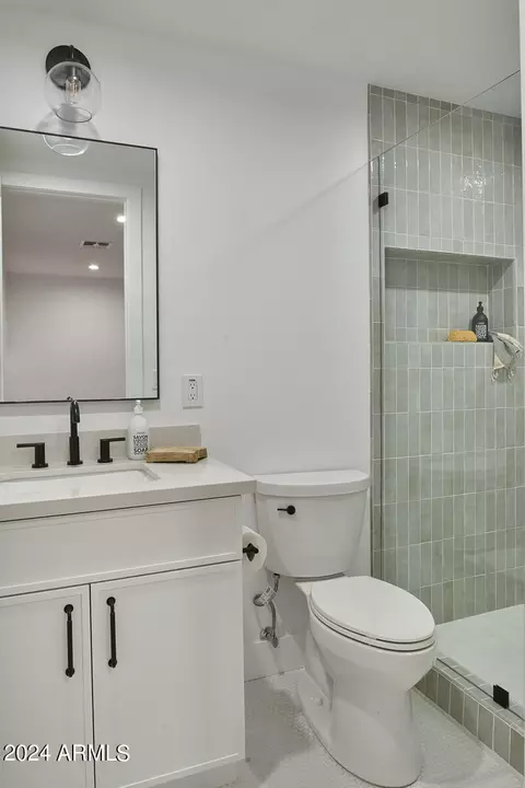 Bath - 4817 N 35th Way, Phoenix, AZ 85018 photo 7 of 7