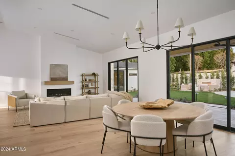 Dining - 4817 N 35th Way, Phoenix, AZ 85018 photo 2 of 3