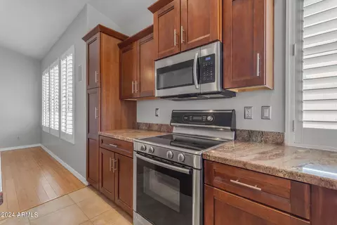 Kitchen - 2402 E Mountain Vista Dr, Phoenix, AZ 85048 photo 3 of 6