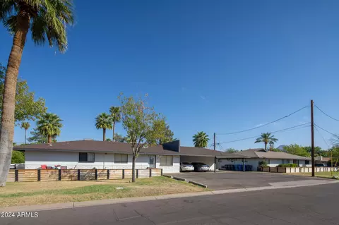 822 E Rose Ln, Phoenix, AZ 85014