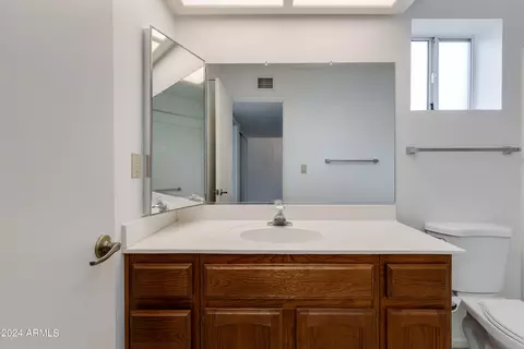 Bath - 7916 E Navarro Ave, Mesa, AZ 85209 photo 3 of 4