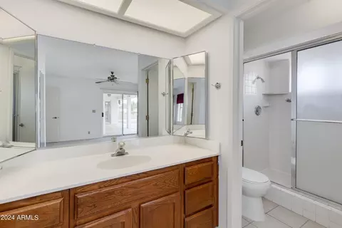 Bath - 7916 E Navarro Ave, Mesa, AZ 85209 photo 2 of 4