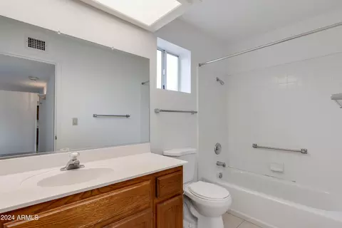 Bath - 7916 E Navarro Ave, Mesa, AZ 85209 photo 4 of 4