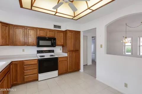Kitchen - 7916 E Navarro Ave, Mesa, AZ 85209 photo 3 of 4
