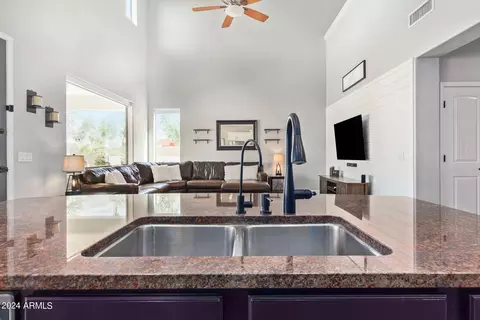 Kitchen - 3707 S Vineyard Ave, Gilbert, AZ 85297 photo 3 of 5