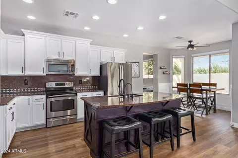 Kitchen - 3707 S Vineyard Ave, Gilbert, AZ 85297 photo 2 of 5